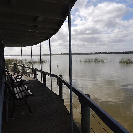 Ps Federal Retreat Paddle Steamer 古尔瓦 外观 照片