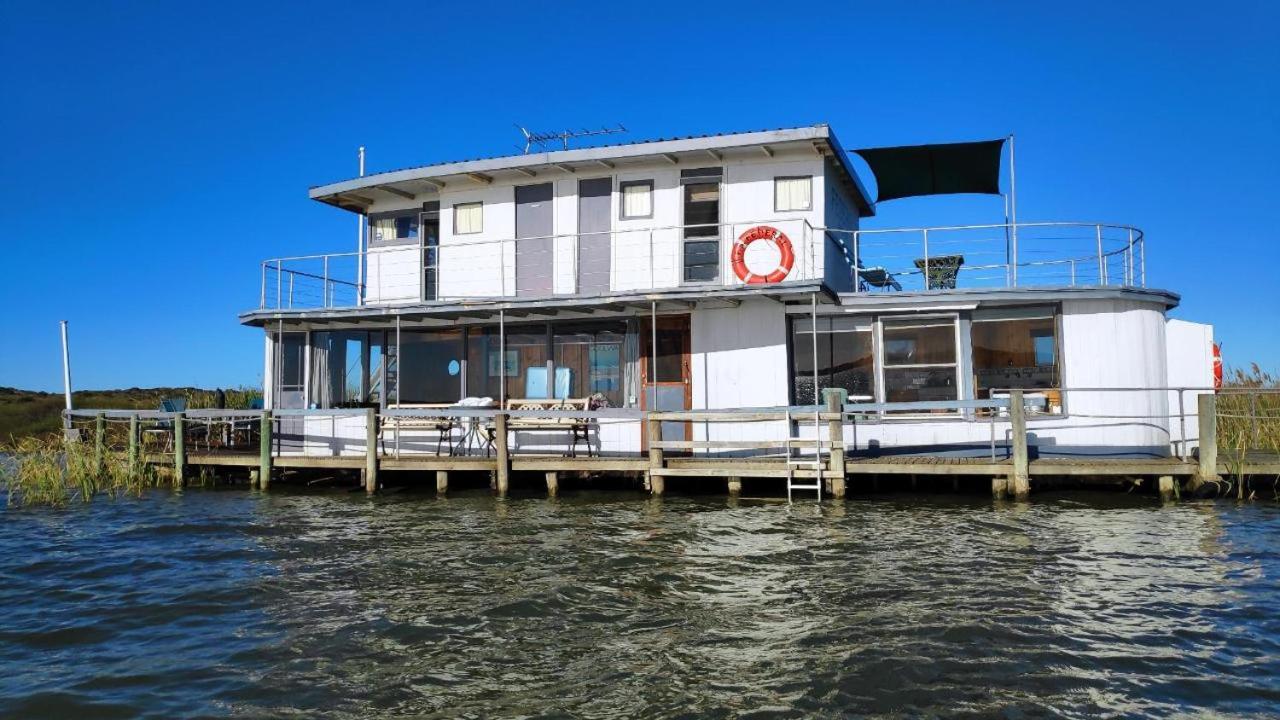 Ps Federal Retreat Paddle Steamer 古尔瓦 外观 照片